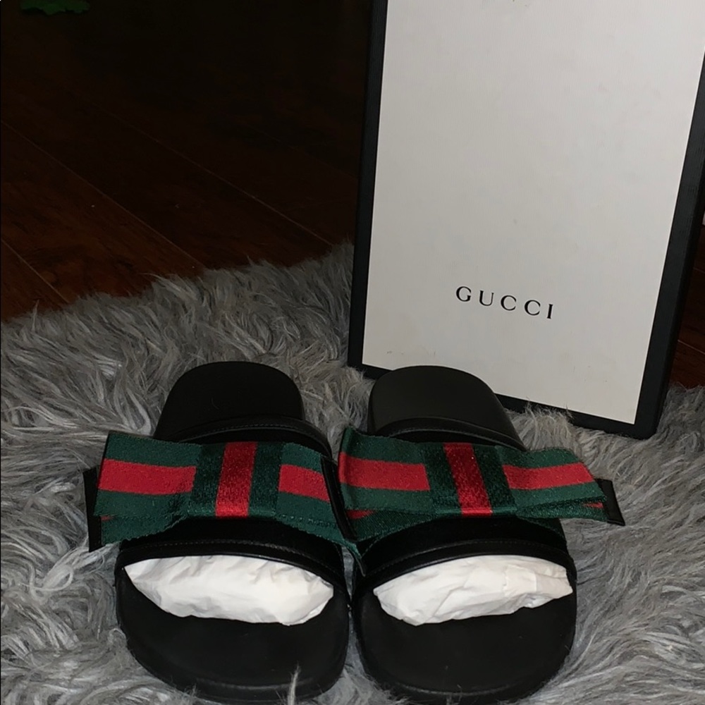 women’s Gucci slides size 39 (9.5)!!!!!!!!!!!